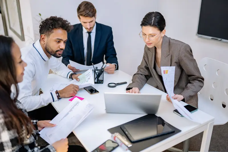 colaborare între HR și business